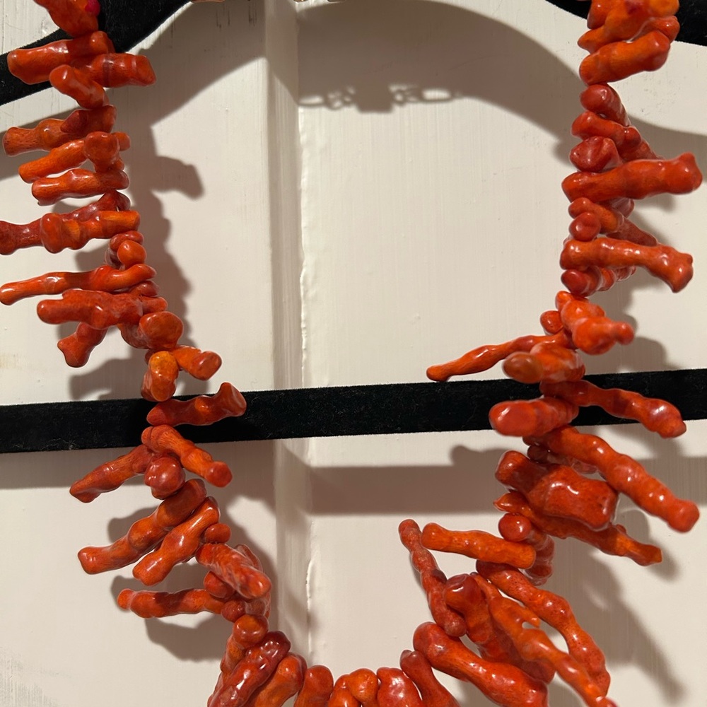 Coral branch necklace - Picture 3 of 10